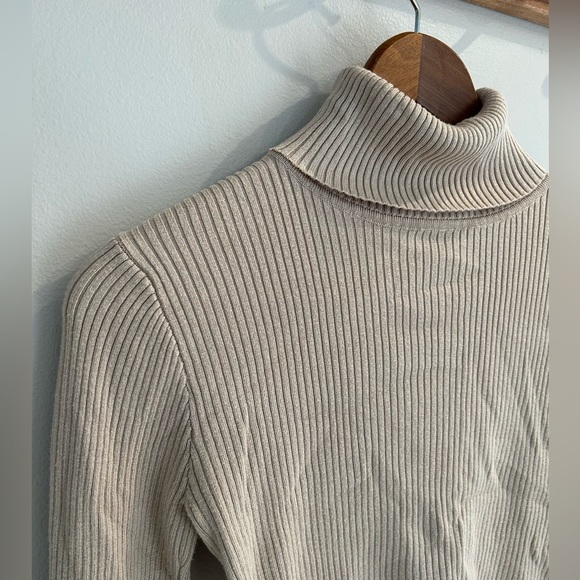 Knit Ribbed Turtleneck Cropped Sweater - high quality sweater - Picture 2 of 4
